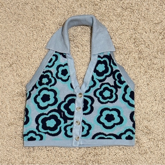 Groovy Backless Collard Crop Top 💙🤍 - Picture 3 of 4